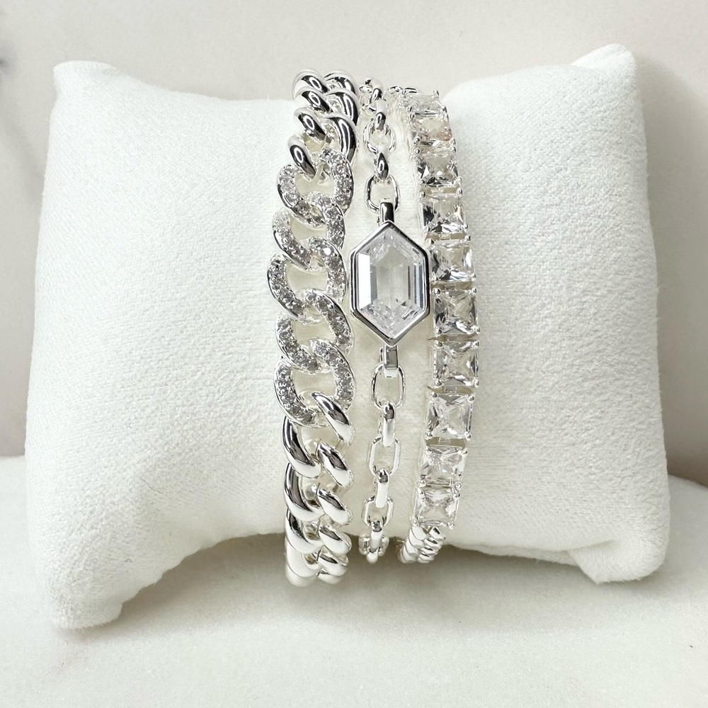 Bomb Party 2024 Luxe Layer Bracelet We Love To See A Queen RBP8066 NWT